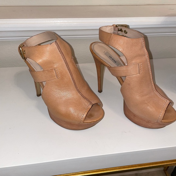 Guess Natural Leather Heels with Strap Size 7M these are gently worn.Very soft. - Picture 9 of 15
